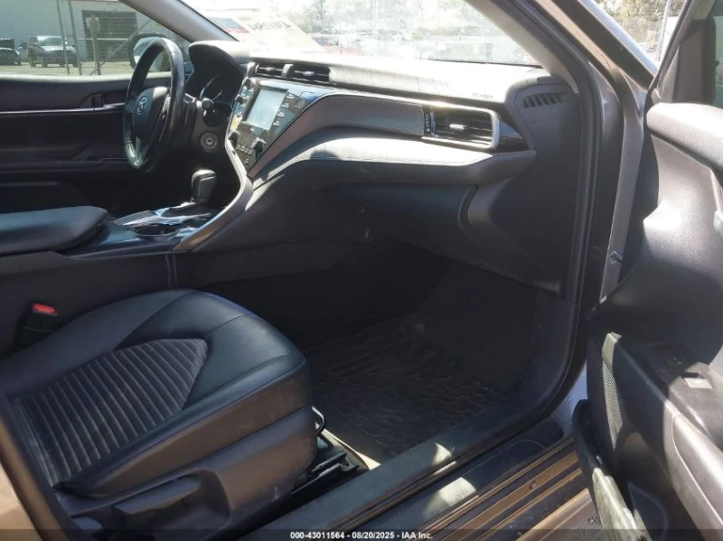 Toyota Camry SE * КРАЙНА ЦЕНА* CARFAX, снимка 5 - Автомобили и джипове - 53360303