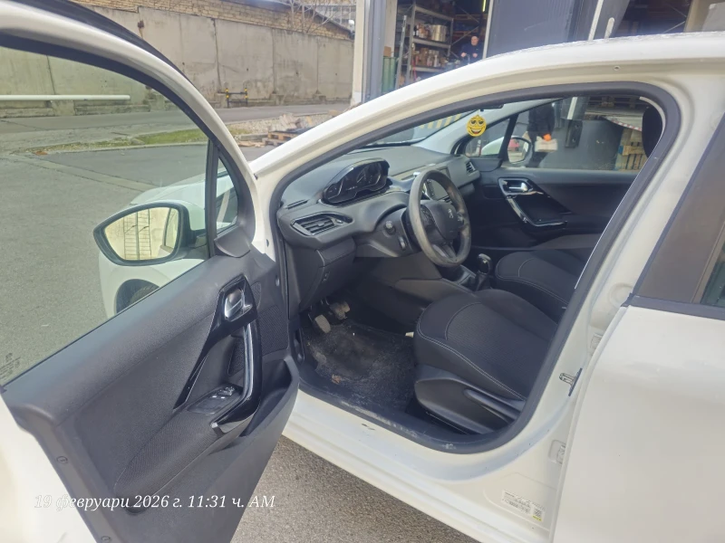 Peugeot 208, снимка 5 - Автомобили и джипове - 53536918