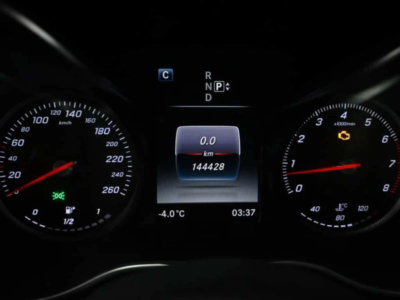 Mercedes-Benz 300 * 4MATIC AMG Panoramic Roof Navigation Ambient * C, снимка 13 - Автомобили и джипове - 53567025