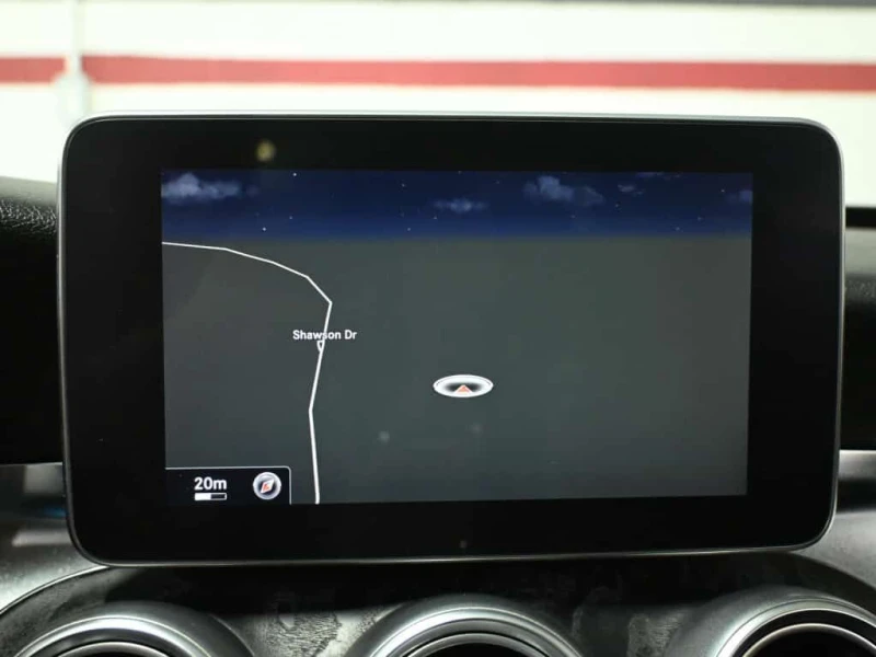 Mercedes-Benz 300 * 4MATIC AMG Panoramic Roof Navigation Ambient * C, снимка 17 - Автомобили и джипове - 53567025