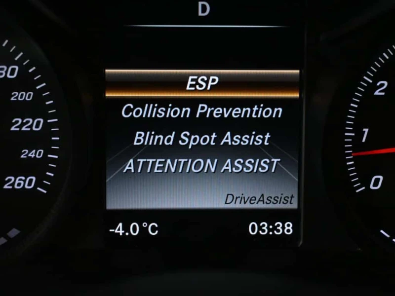 Mercedes-Benz 300 * 4MATIC AMG Panoramic Roof Navigation Ambient * C, снимка 14 - Автомобили и джипове - 53567025