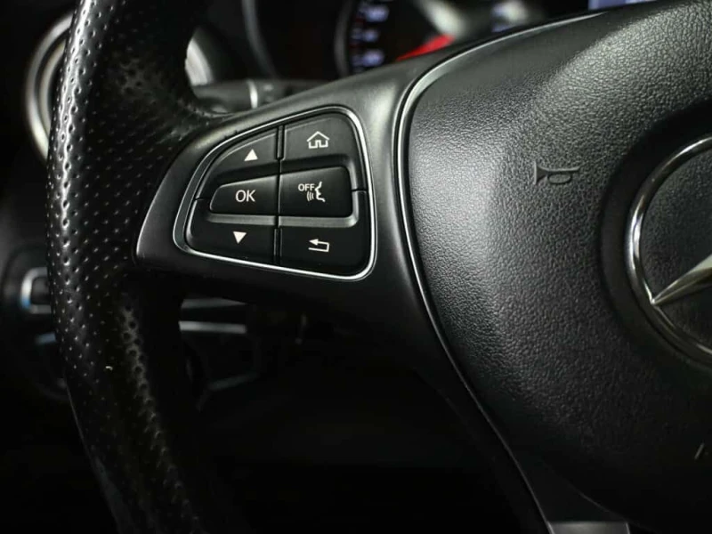 Mercedes-Benz 300 * 4MATIC AMG Panoramic Roof Navigation Ambient * C, снимка 15 - Автомобили и джипове - 53567025