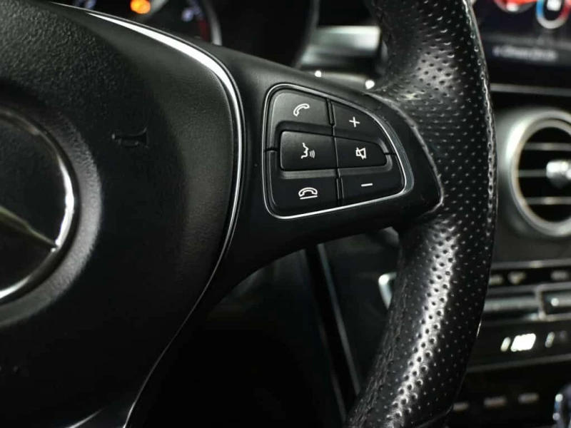 Mercedes-Benz 300 * 4MATIC AMG Panoramic Roof Navigation Ambient * C, снимка 16 - Автомобили и джипове - 53567025