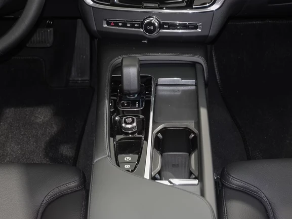 Volvo V90 B4 = Ultimate Dark = Panorama Гаранция - изображение 10