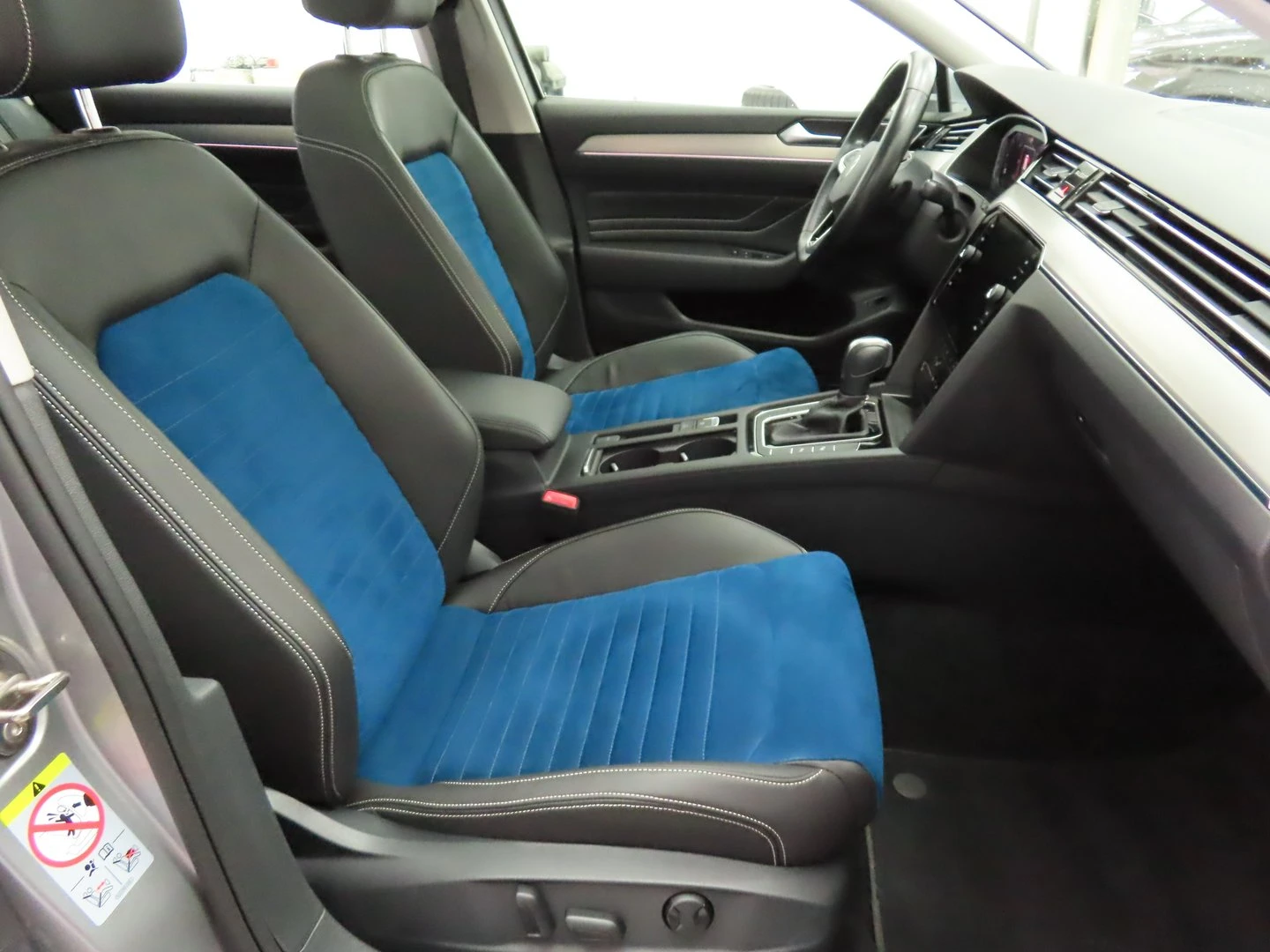 VW Passat Elegance 2.0 TDI SCR DSG | Mobile.bg   10