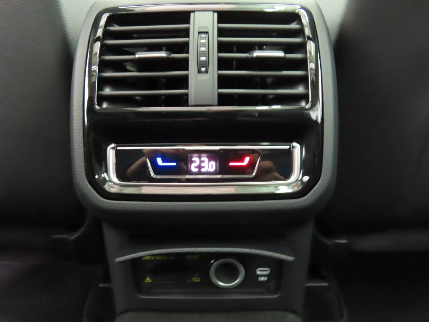 VW Passat Elegance 2.0 TDI SCR DSG | Mobile.bg   12