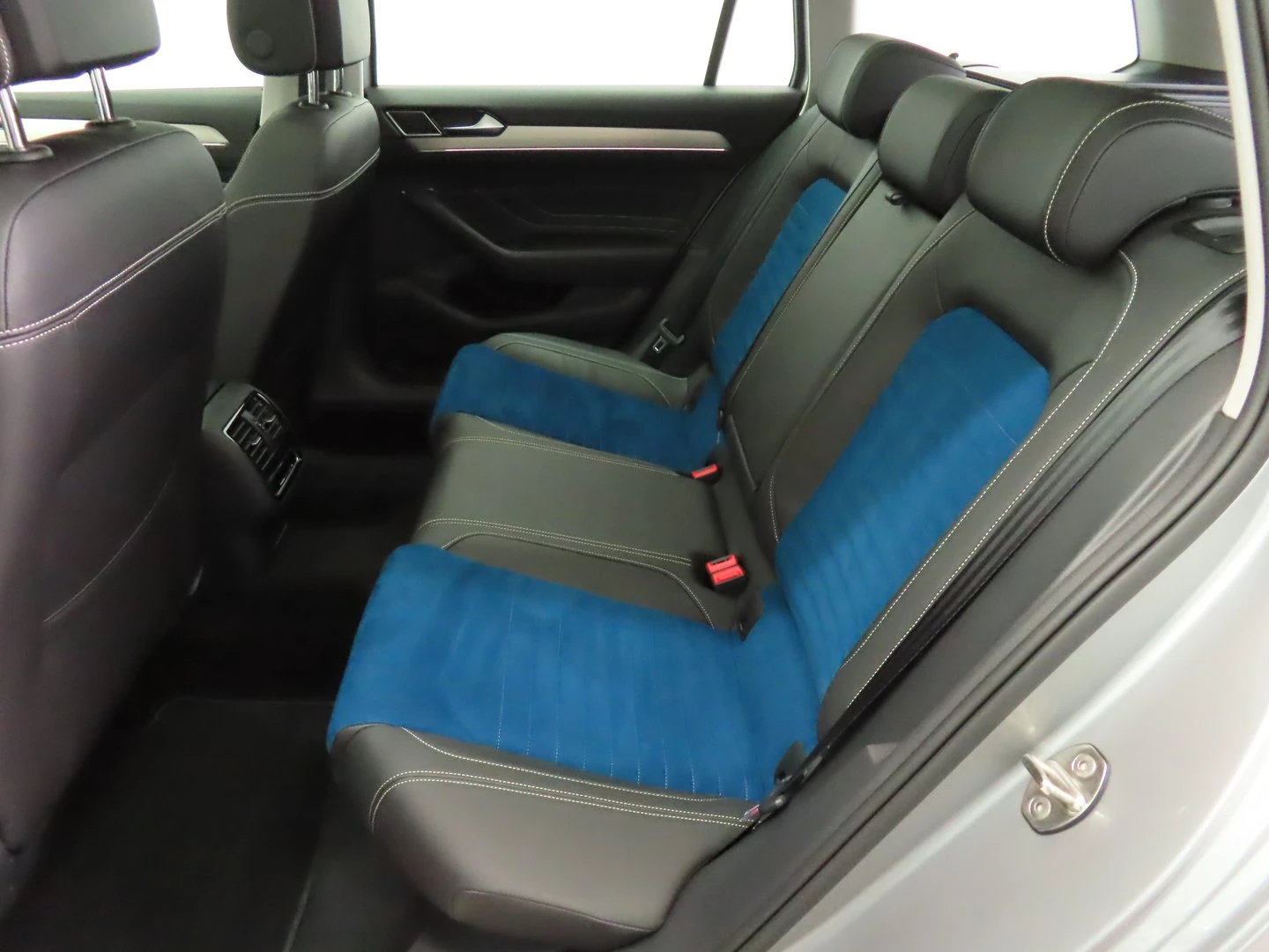 VW Passat Elegance 2.0 TDI SCR DSG | Mobile.bg   11