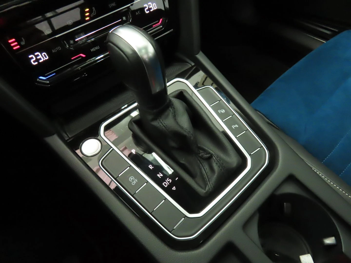 VW Passat Elegance 2.0 TDI SCR DSG | Mobile.bg   17