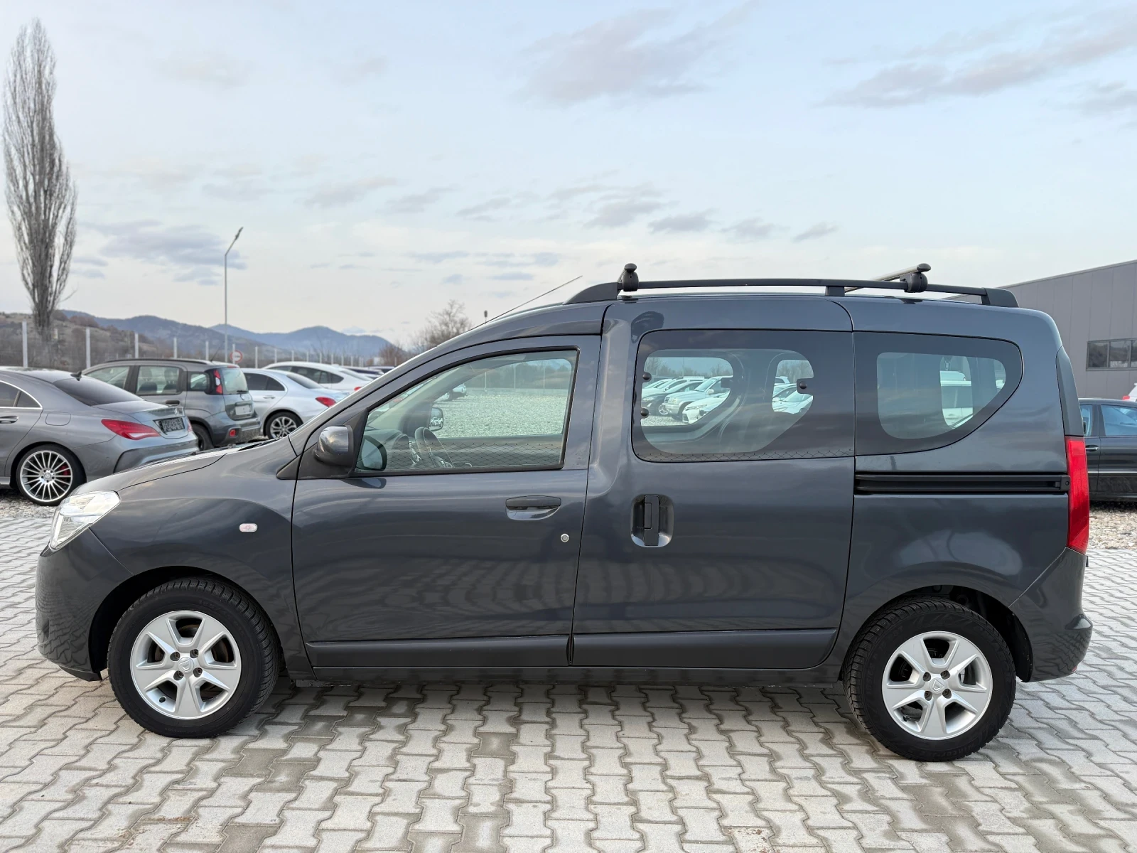 Dacia Dokker 1.5DCI 5МЕСТА, снимка 3 - Автомобили и джипове - 53840971