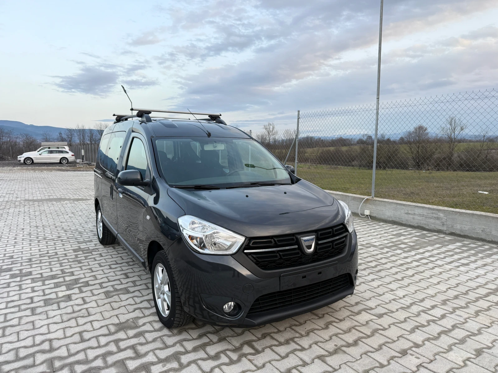 Dacia Dokker 1.5DCI 5МЕСТА, снимка 8 - Автомобили и джипове - 53840971