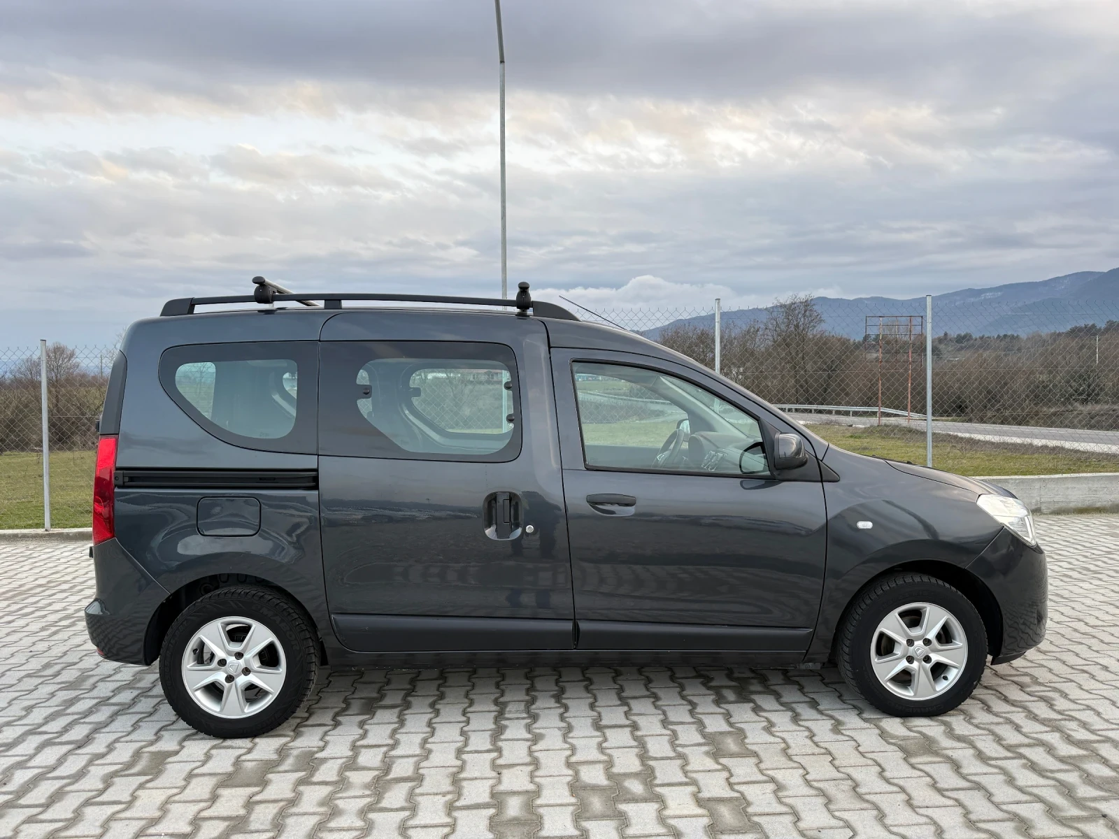 Dacia Dokker 1.5DCI 5МЕСТА, снимка 7 - Автомобили и джипове - 53840971