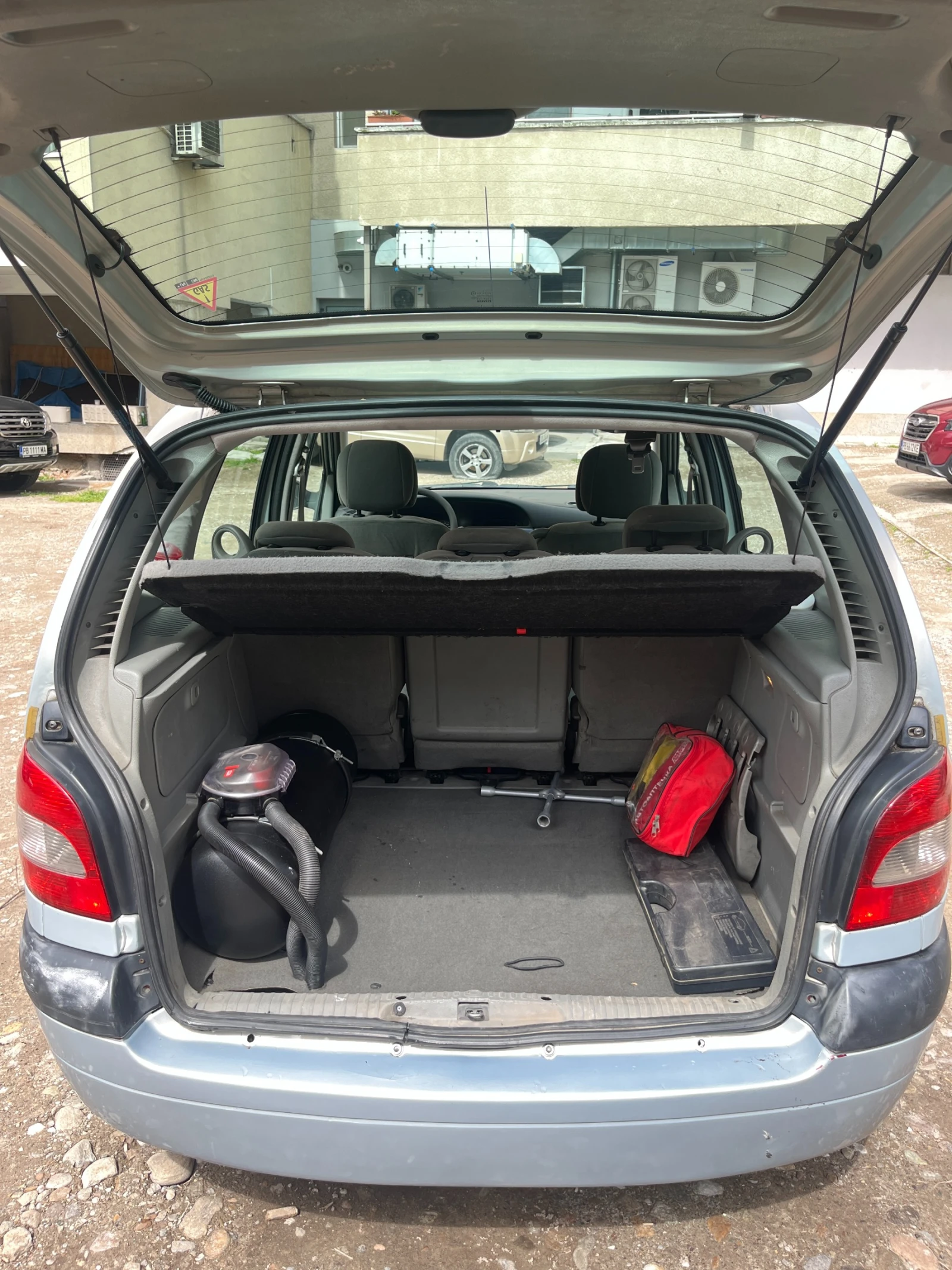 Renault Scenic, снимка 6 - Автомобили и джипове - 54090436