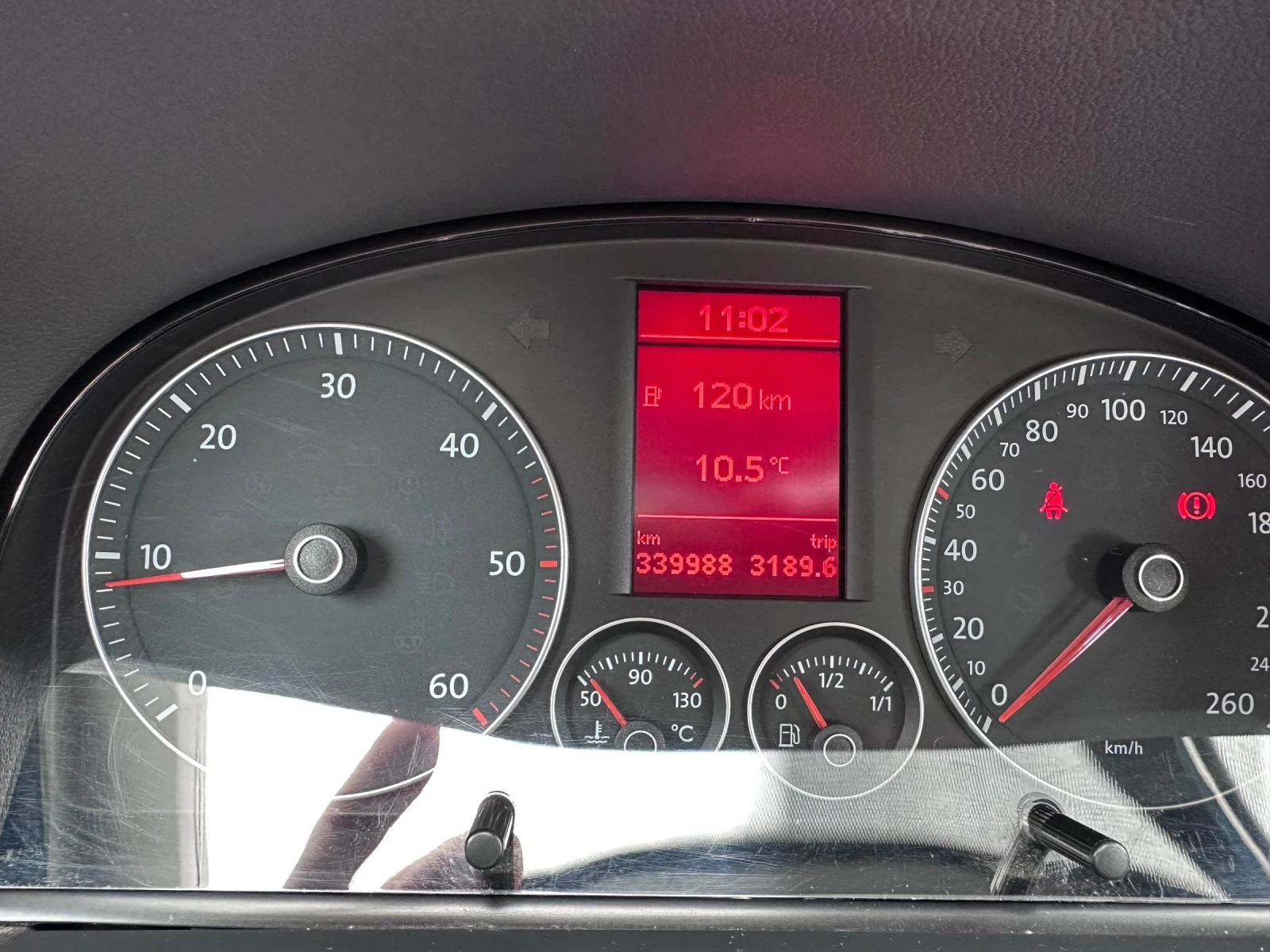 VW Touran 1.9 tdi , снимка 6 - Автомобили и джипове - 54390258