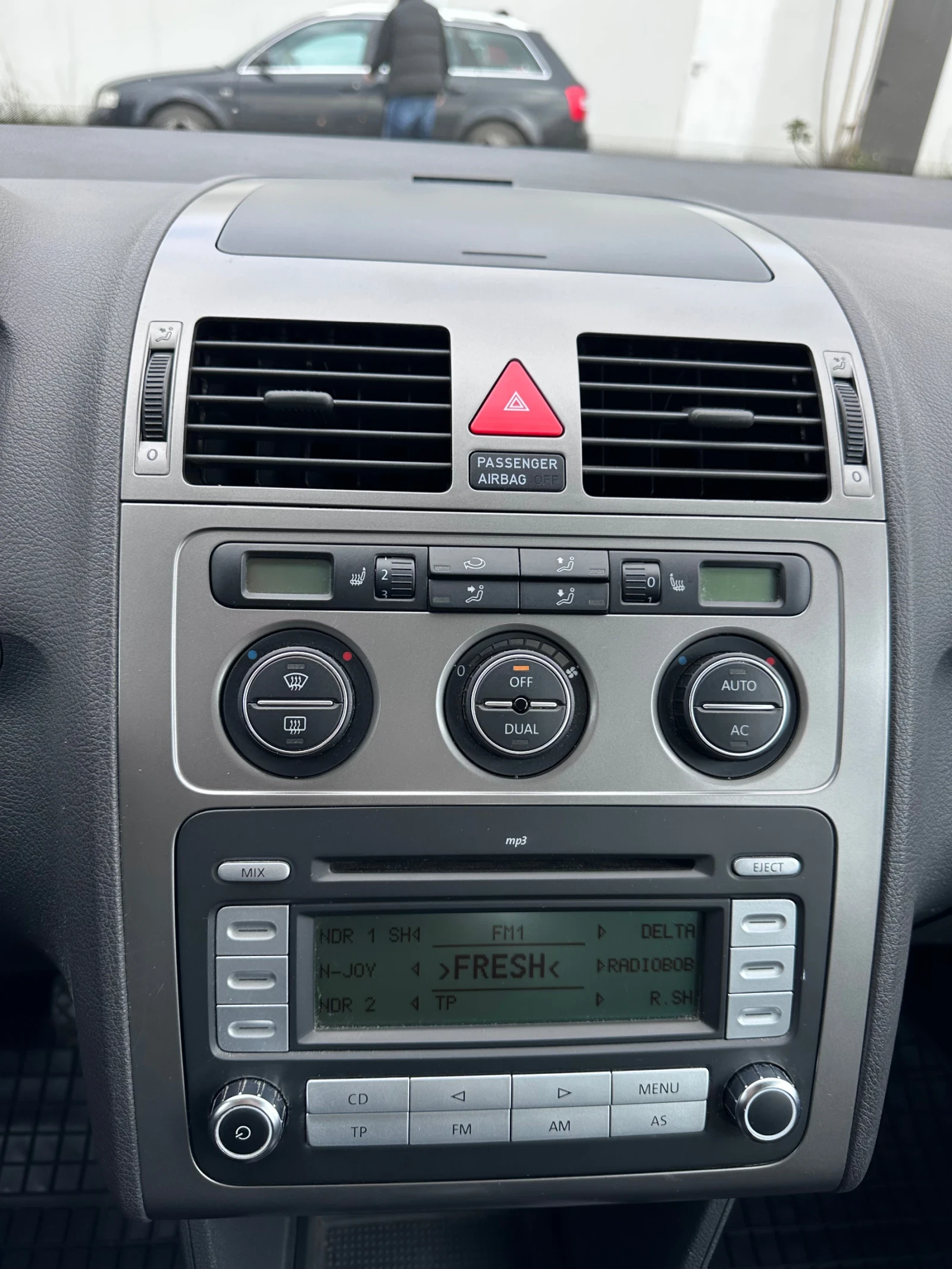 VW Touran 1.9 tdi , снимка 7 - Автомобили и джипове - 54390258