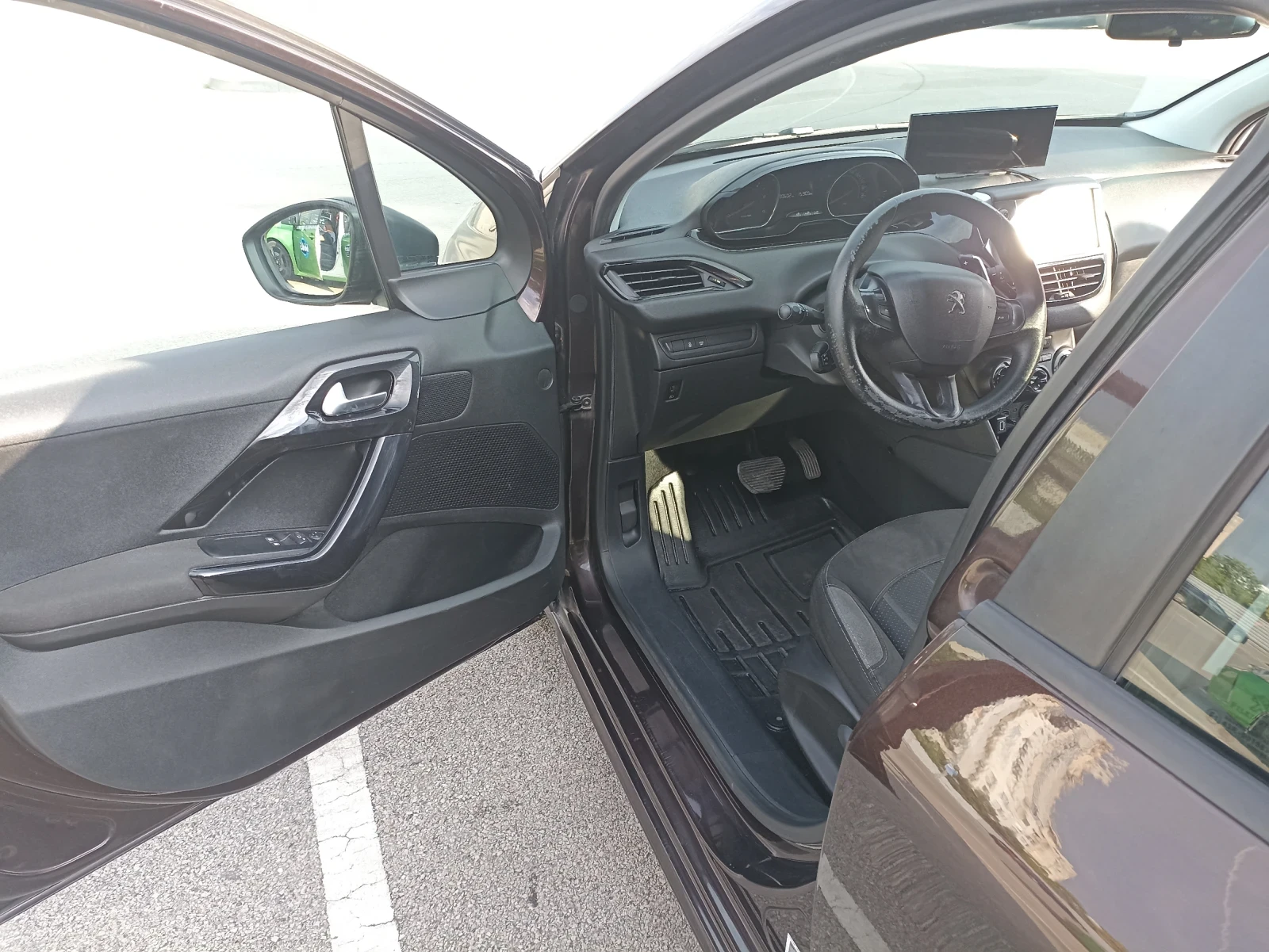 Peugeot 208 1.4, снимка 8 - Автомобили и джипове - 55154230