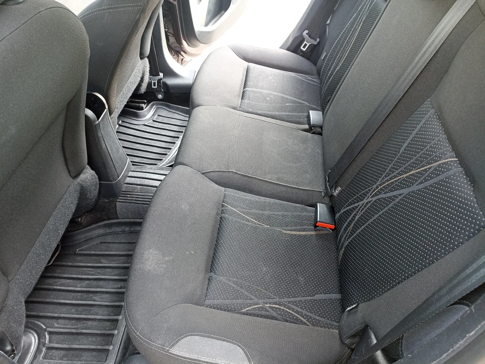 Peugeot 208 1.4, снимка 4 - Автомобили и джипове - 55154230