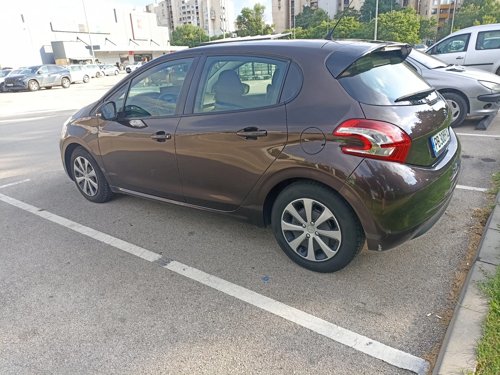 Peugeot 208 1.4, снимка 12 - Автомобили и джипове - 55154230