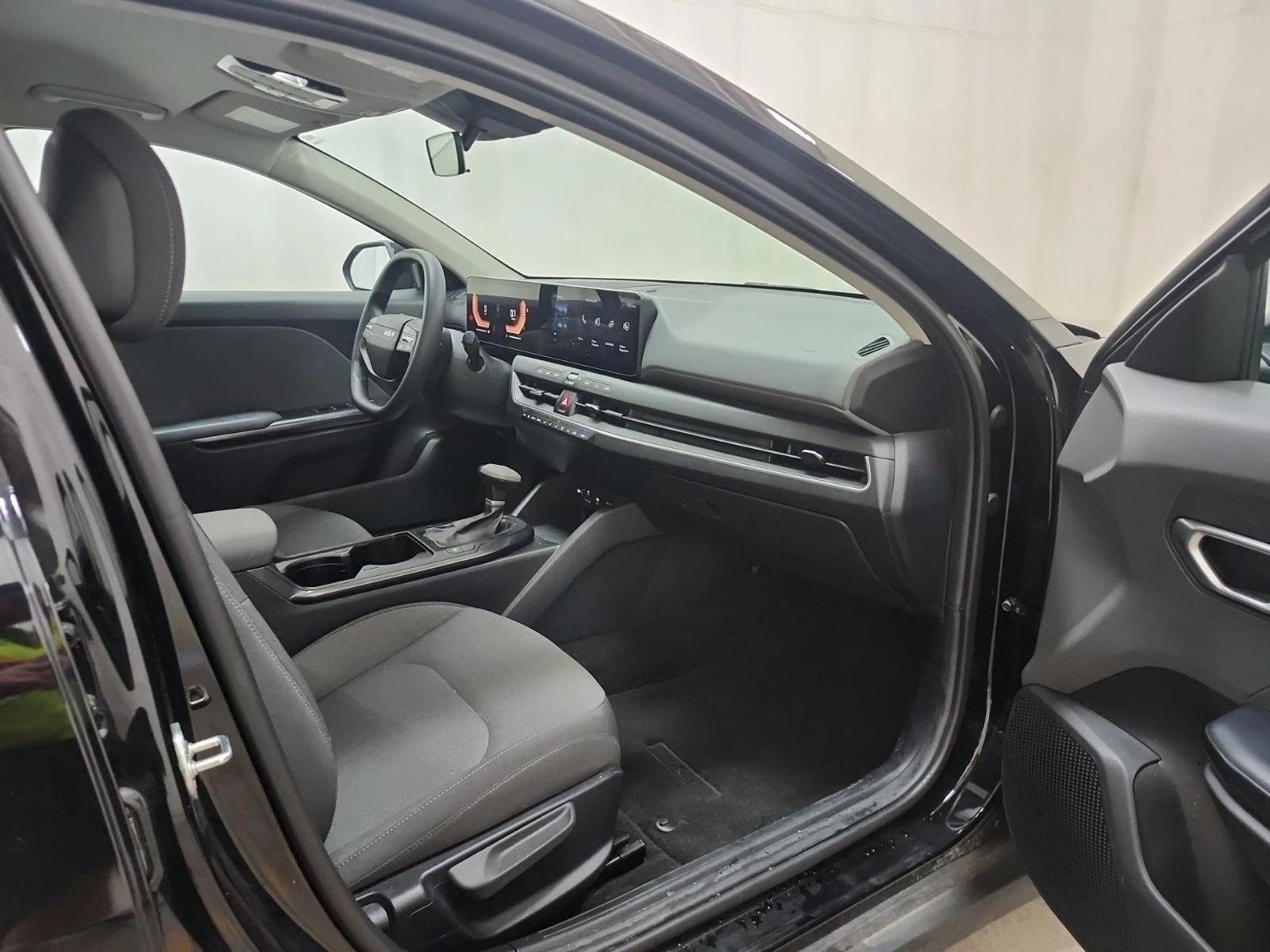 Kia K4 Lx / АВТОКРЕДИТ, снимка 13 - Автомобили и джипове - 55963938