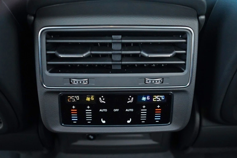 Audi SQ8 HEAD UP NAVI 360 CAMERA PANO , снимка 15 - Автомобили и джипове - 51509078