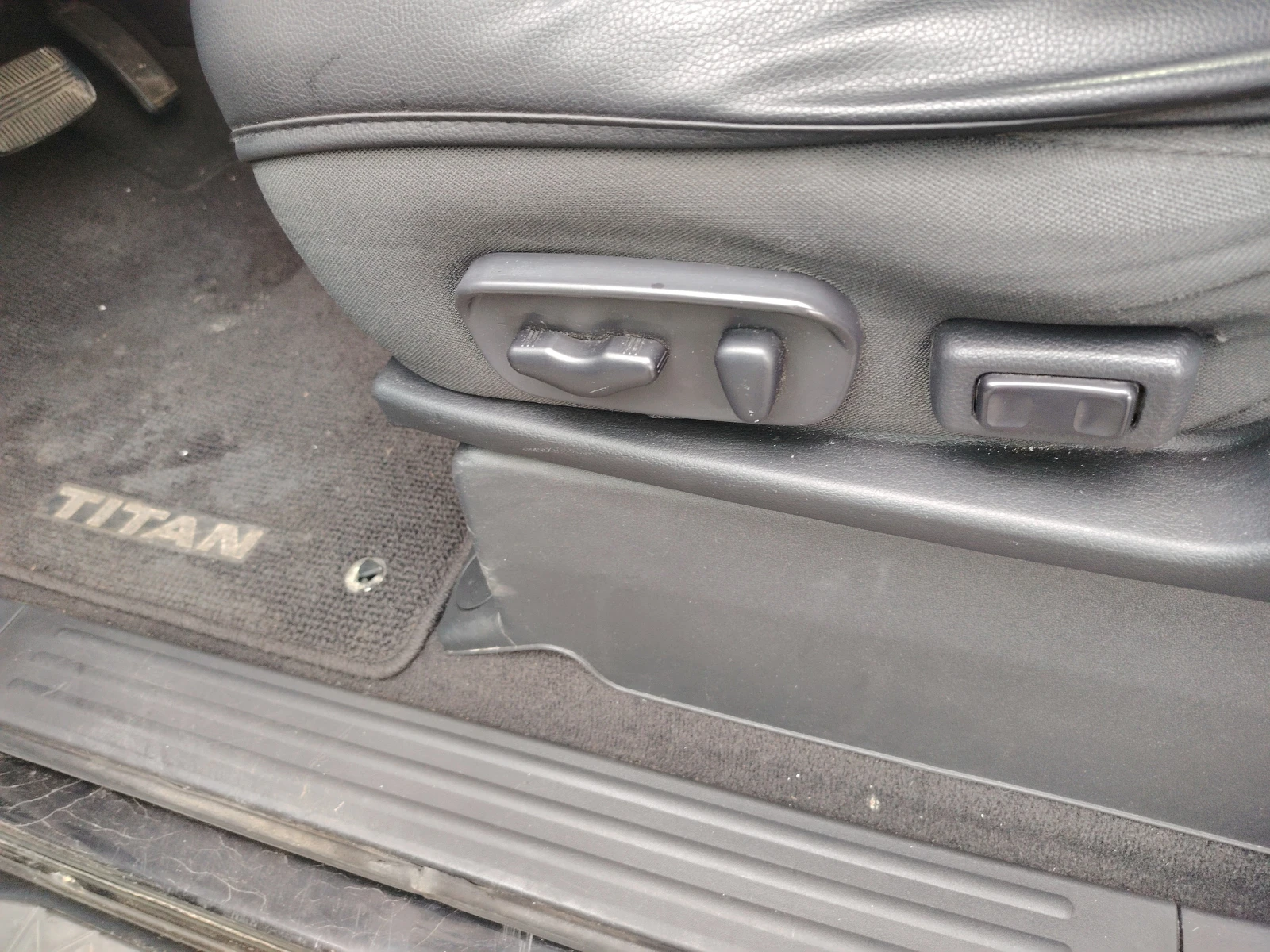 Nissan Titan king 5.6 SV, снимка 10 - Автомобили и джипове - 53915632