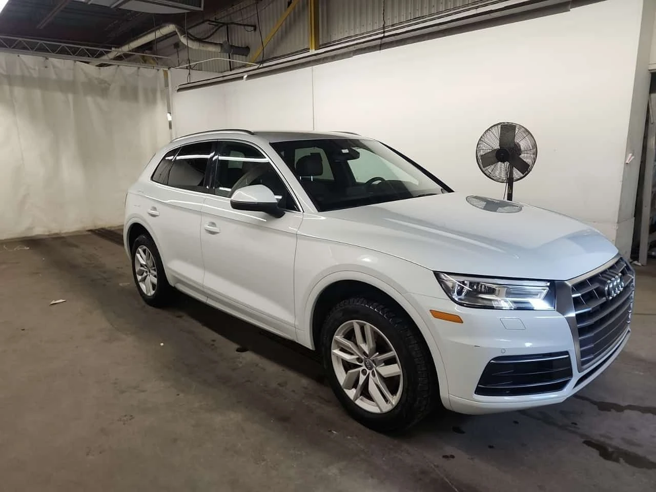 Audi Q5 * KOMFORT * CARFAX * 2 КЛЮЧА * 1 СОБСТВЕНИК * , снимка 2 - Автомобили и джипове - 54520614