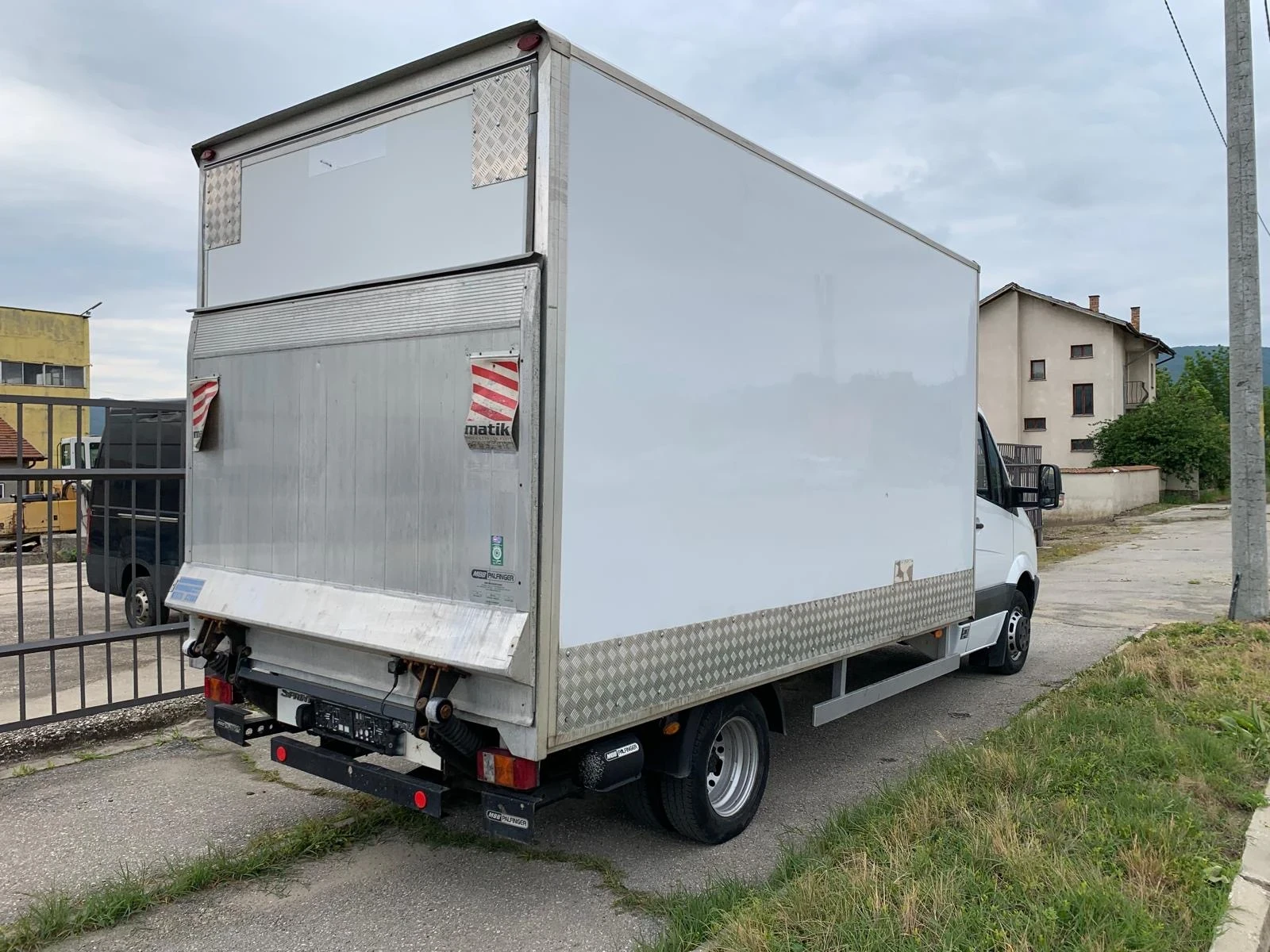 Mercedes-Benz Sprinter 516 CDI Куфар, падащ борд - изображение 5
