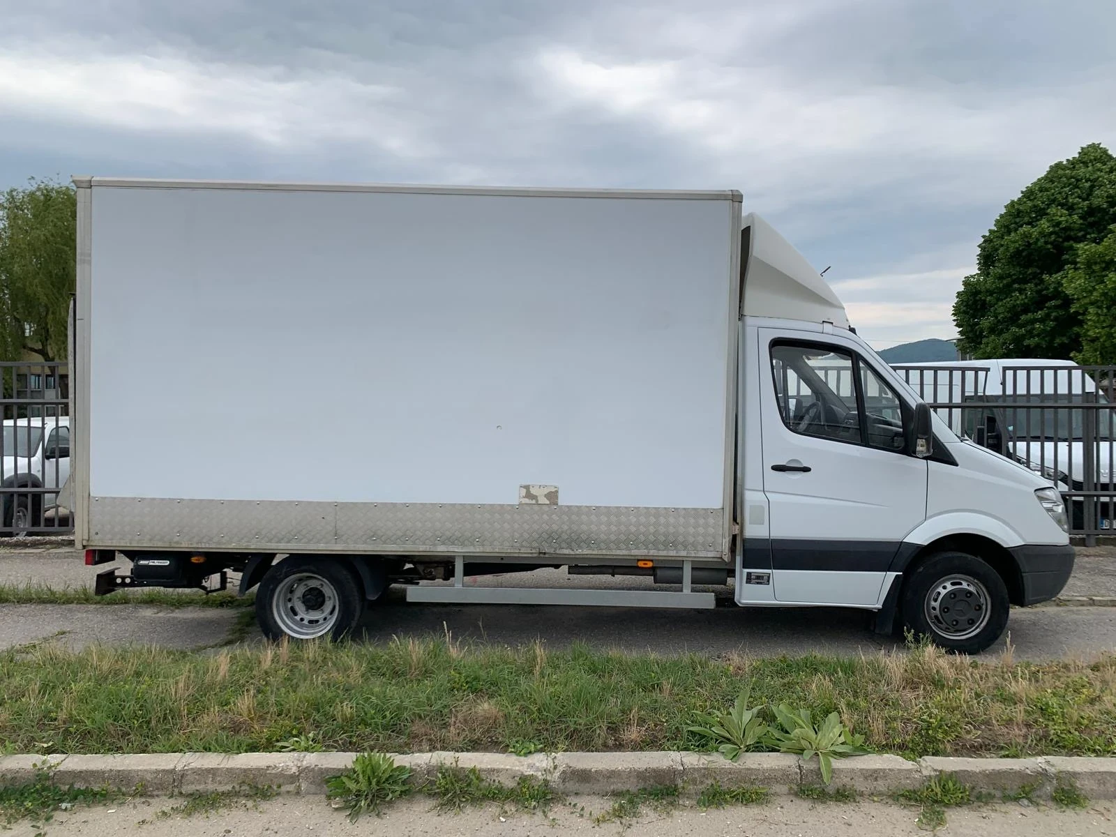 Mercedes-Benz Sprinter 516 CDI Куфар, падащ борд - изображение 4