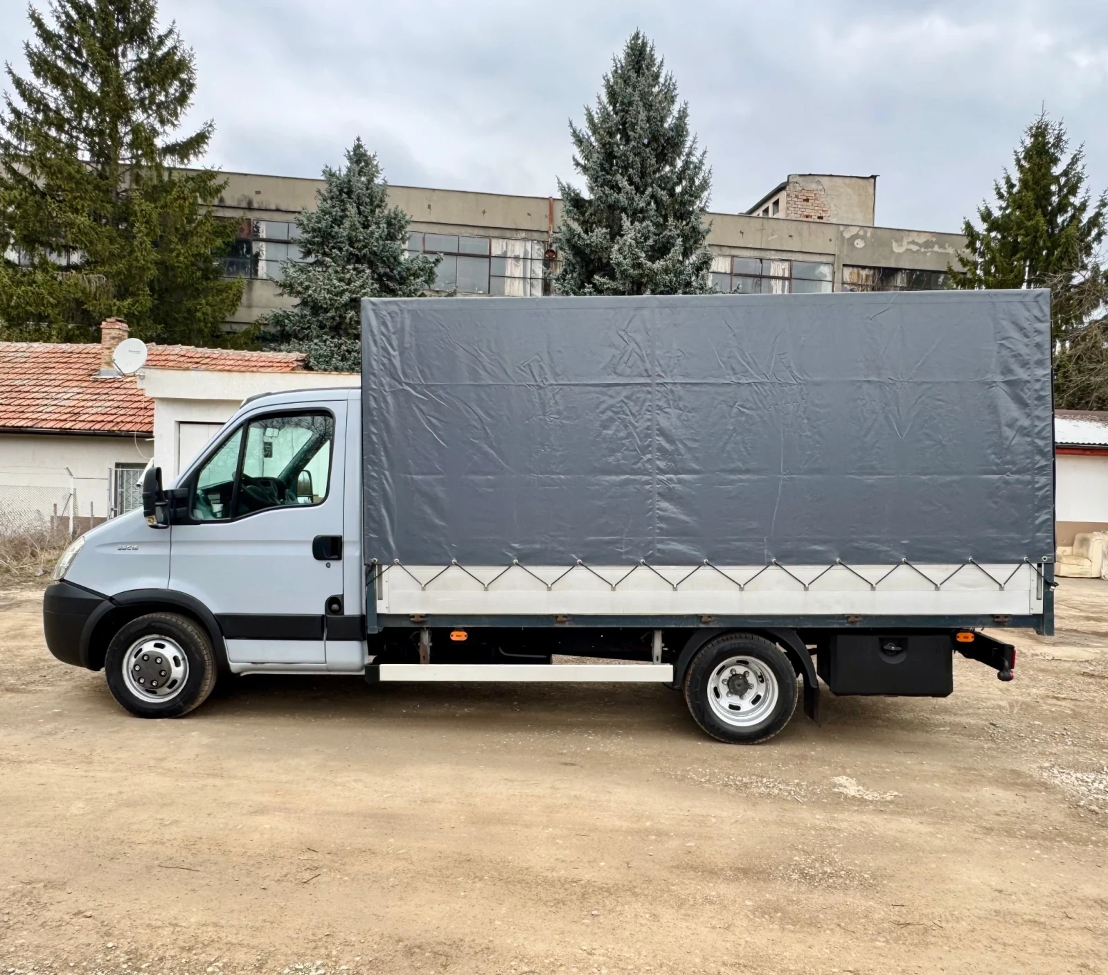 Iveco Daily 3.0* 170 000хил.км* БОРДОВИ+ БРЕЗЕНТ* БЛОКАЖ, снимка 4 - Бусове и автобуси - 55753214