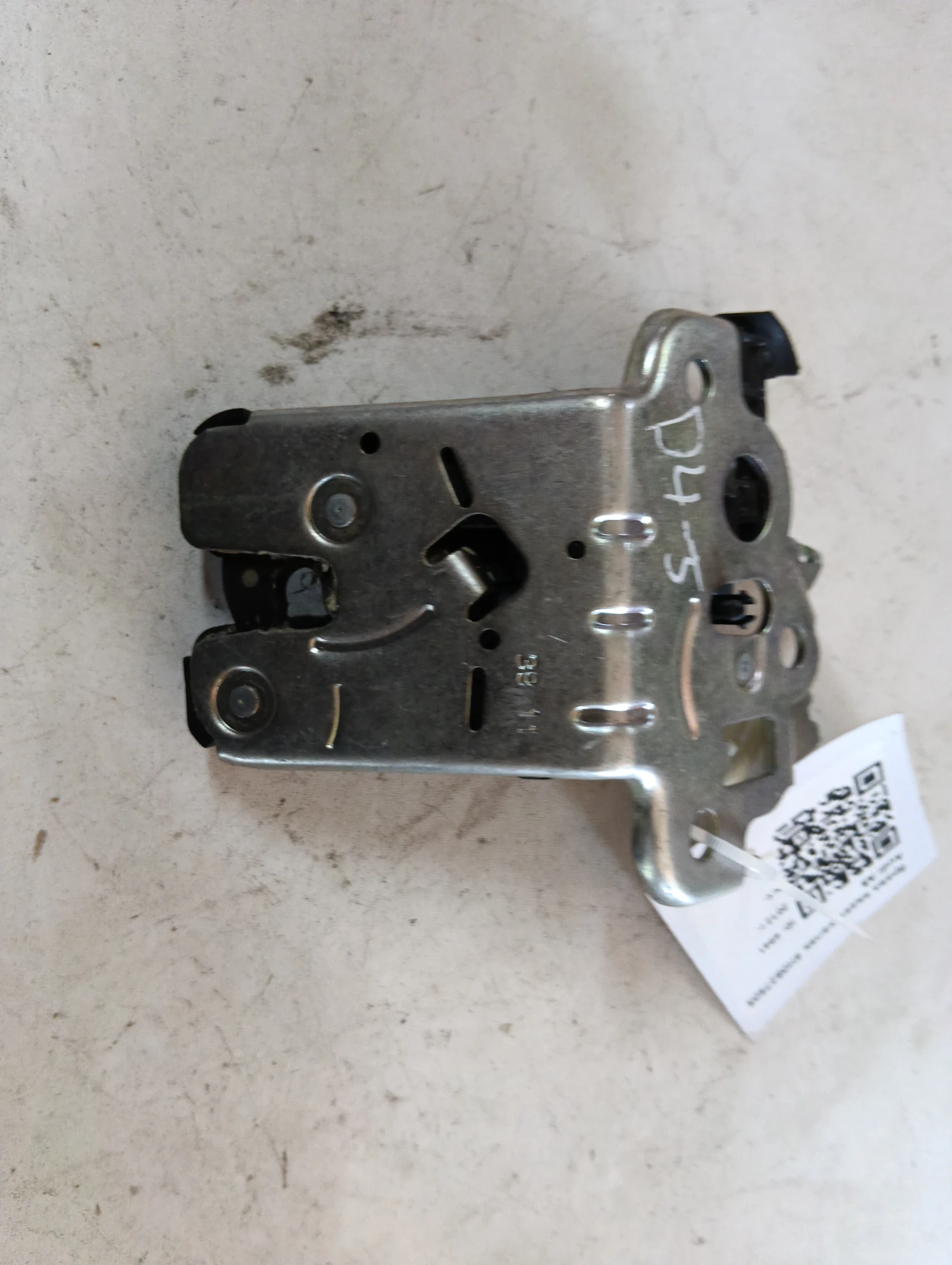 брава заден капак 4H0827505 Audi A8