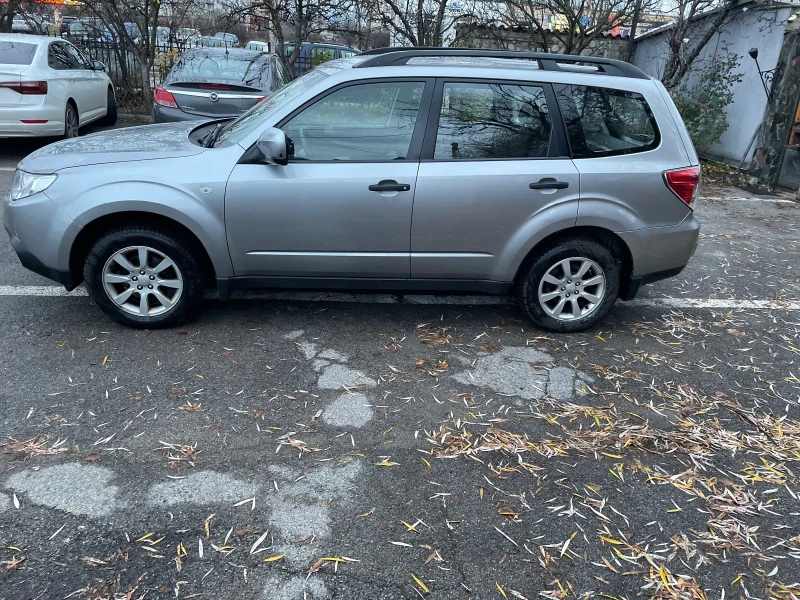 Subaru Forester 2.0 Автомат Теглич, снимка 2 - Автомобили и джипове - 48298950