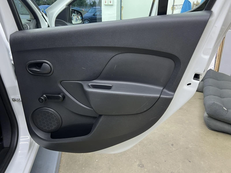 Dacia Sandero, снимка 4 - Автомобили и джипове - 52528387