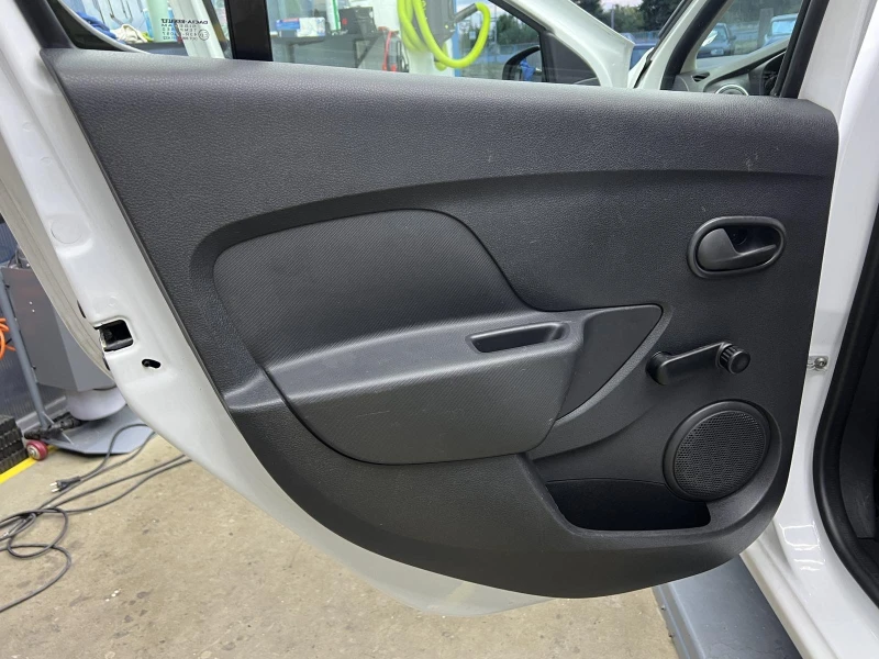 Dacia Sandero, снимка 15 - Автомобили и джипове - 52528387