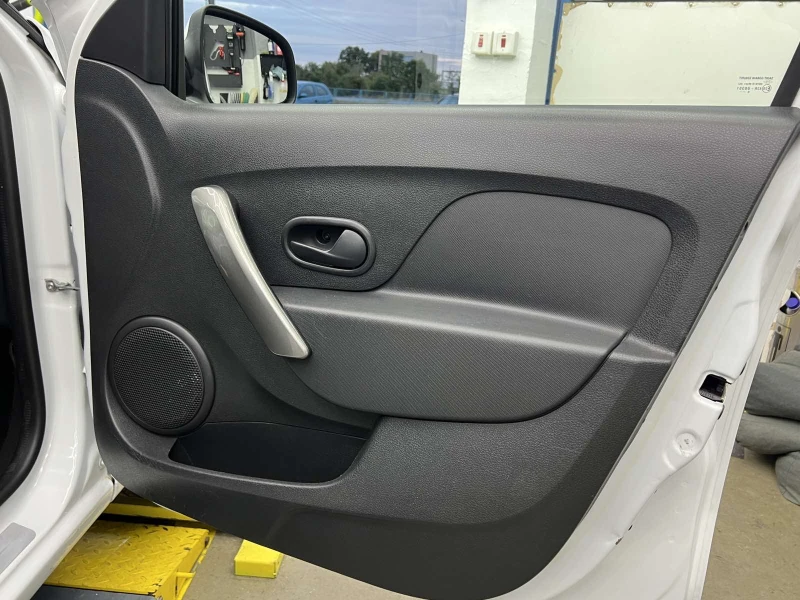 Dacia Sandero, снимка 11 - Автомобили и джипове - 52528387