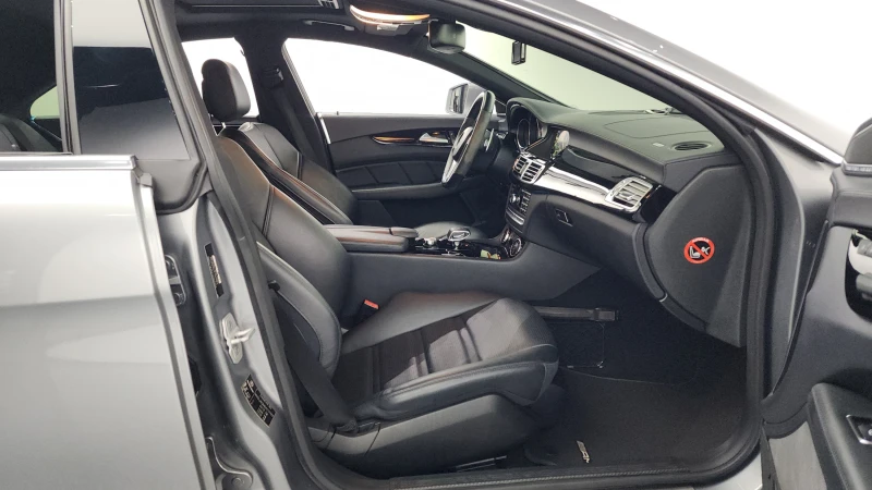 Mercedes-Benz CLS 63 AMG 4MATIC / Пълна сервизна история !!!, снимка 7 - Автомобили и джипове - 53140849