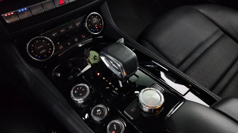 Mercedes-Benz CLS 63 AMG 4MATIC / Пълна сервизна история !!!, снимка 13 - Автомобили и джипове - 53140849