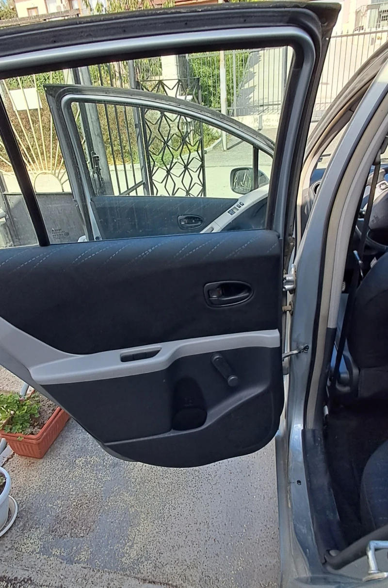 Toyota Yaris, снимка 6 - Автомобили и джипове - 53295941