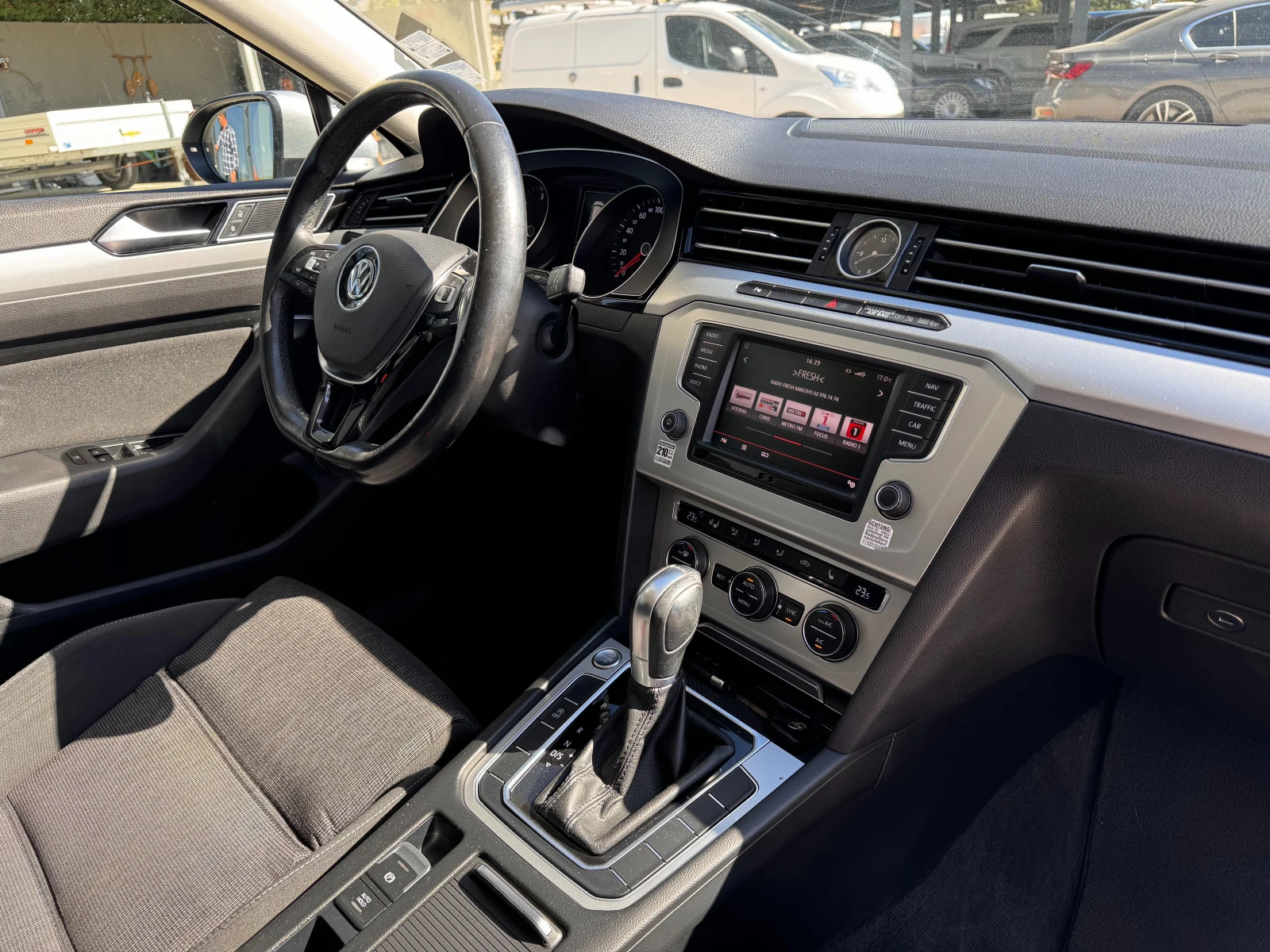 VW Passat 2.0TDI DSG/Distronic/Navi Euro 6  - изображение 8