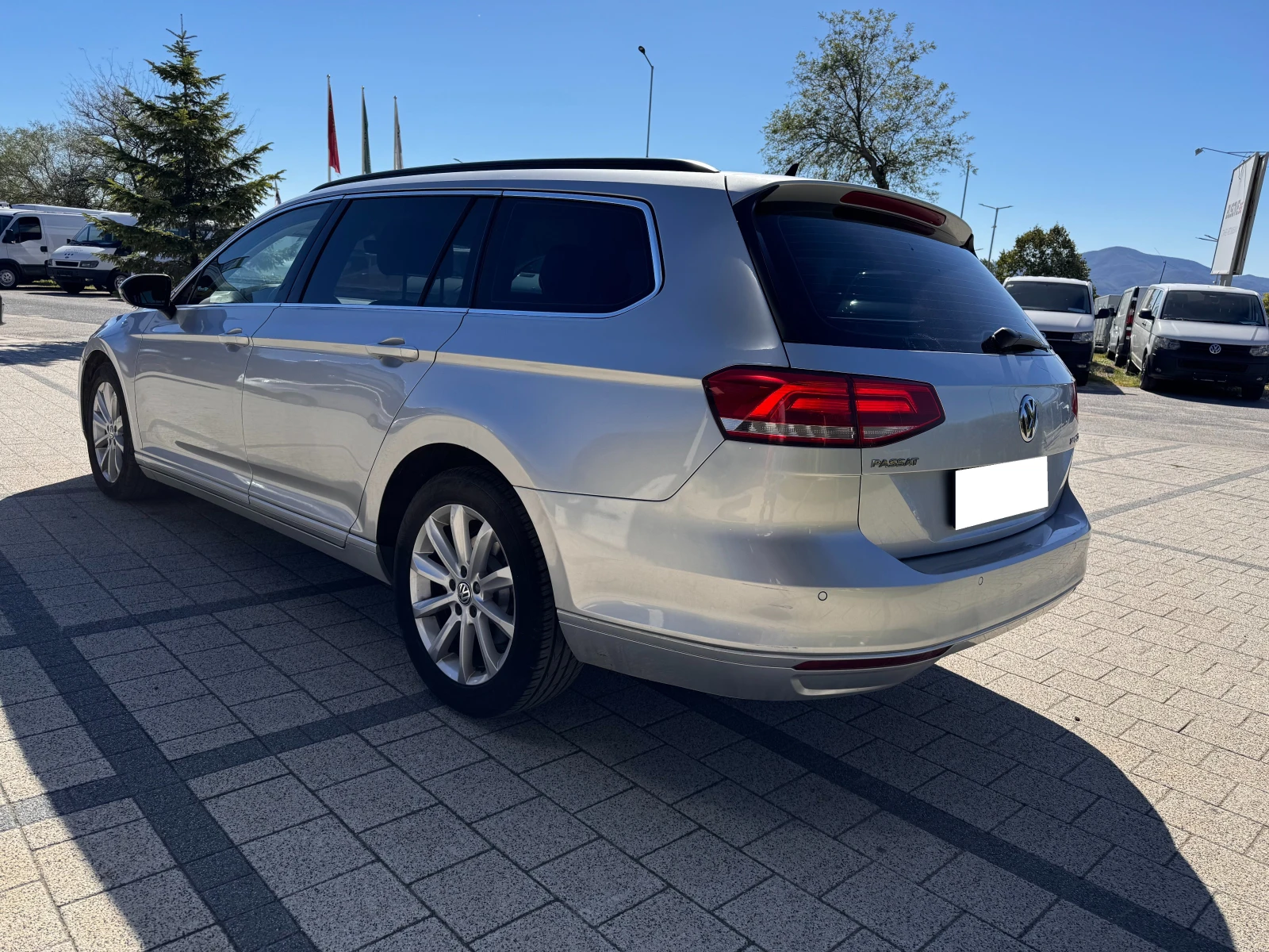 VW Passat 2.0TDI DSG/Distronic/Navi Euro 6  - изображение 4