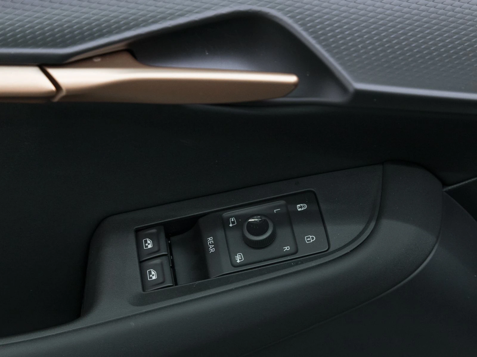 Cupra Tavascan EDGE/286HP/MATRIX/CAM/AMBI/LED/CRPLAY/DIGITAL/216f - изображение 9