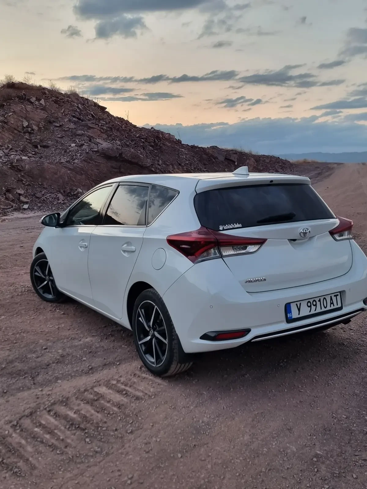 Toyota Auris 1.6i АВТОМАТ - изображение 3