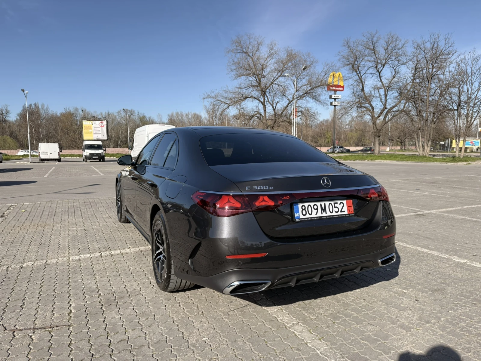 Mercedes-Benz E 300 Plug-in hybrid, Superscreen, BURMESTER 4D, AMG, снимка 7 - Автомобили и джипове - 53804204