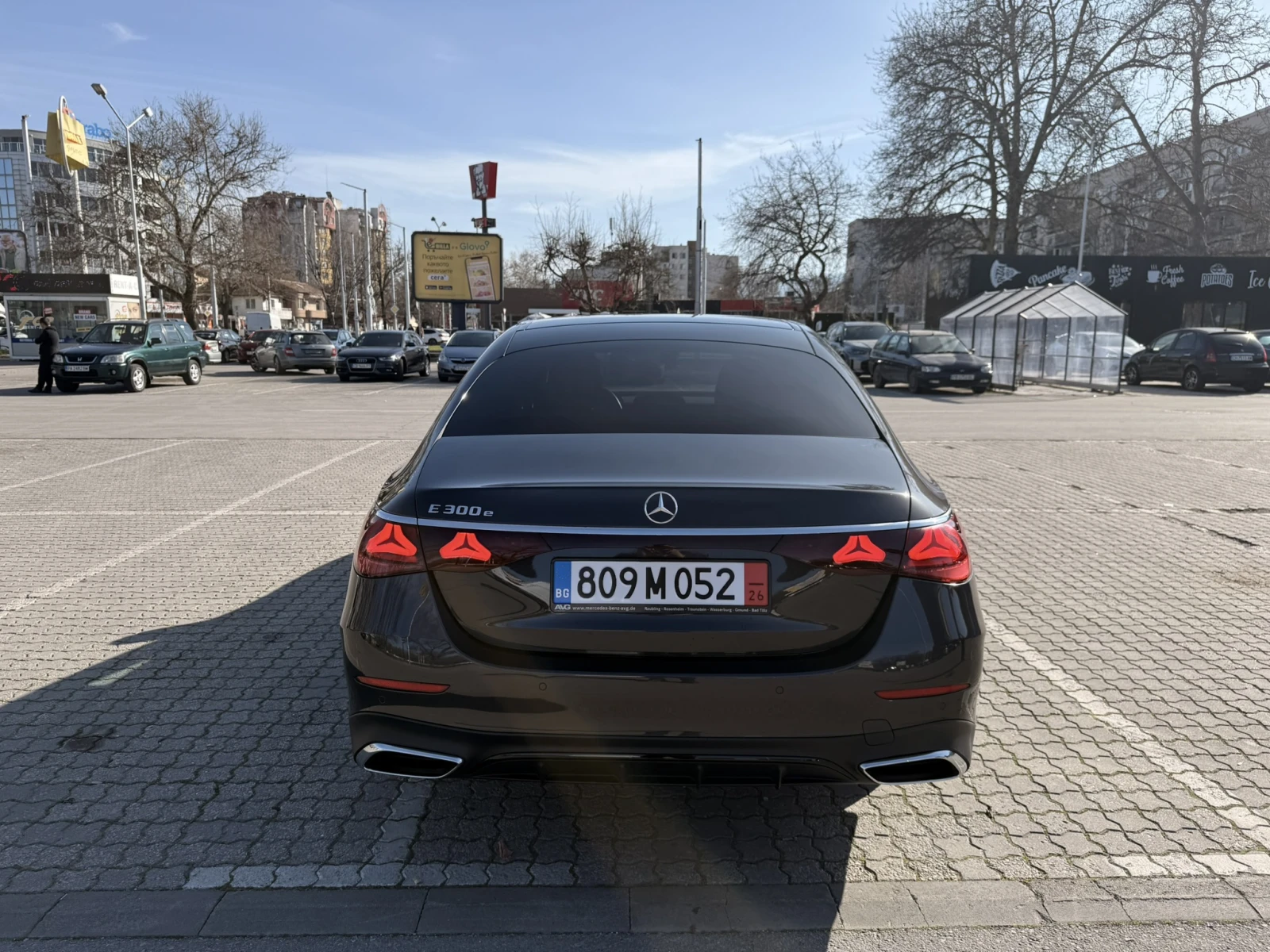 Mercedes-Benz E 300 Plug-in hybrid, Superscreen, BURMESTER 4D, AMG, снимка 6 - Автомобили и джипове - 53804204