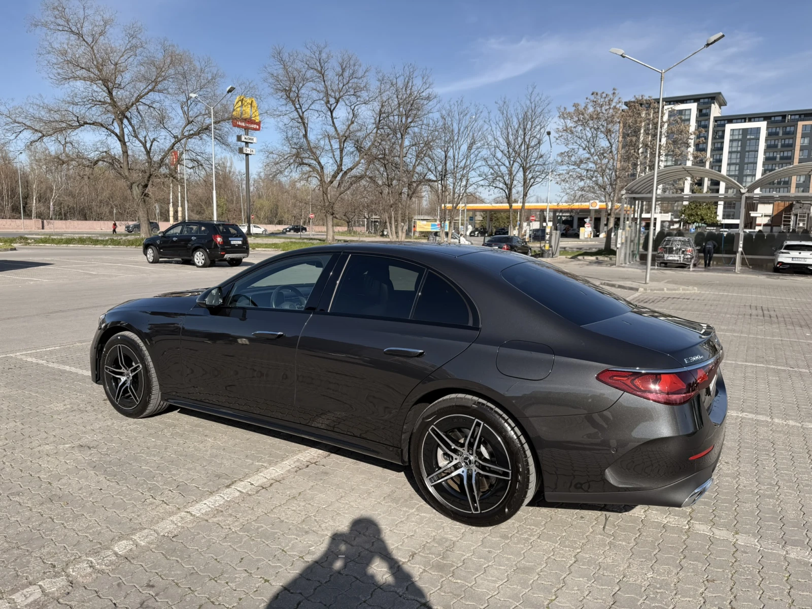 Mercedes-Benz E 300 Plug-in hybrid, Superscreen, BURMESTER 4D, AMG, снимка 8 - Автомобили и джипове - 53804204