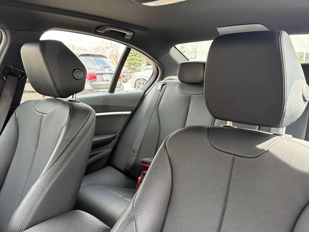 BMW 330 i xDrive/ПОДГРЕВИ/БЕЗ ИНЦИДЕНТИ, снимка 13 - Автомобили и джипове - 54384635