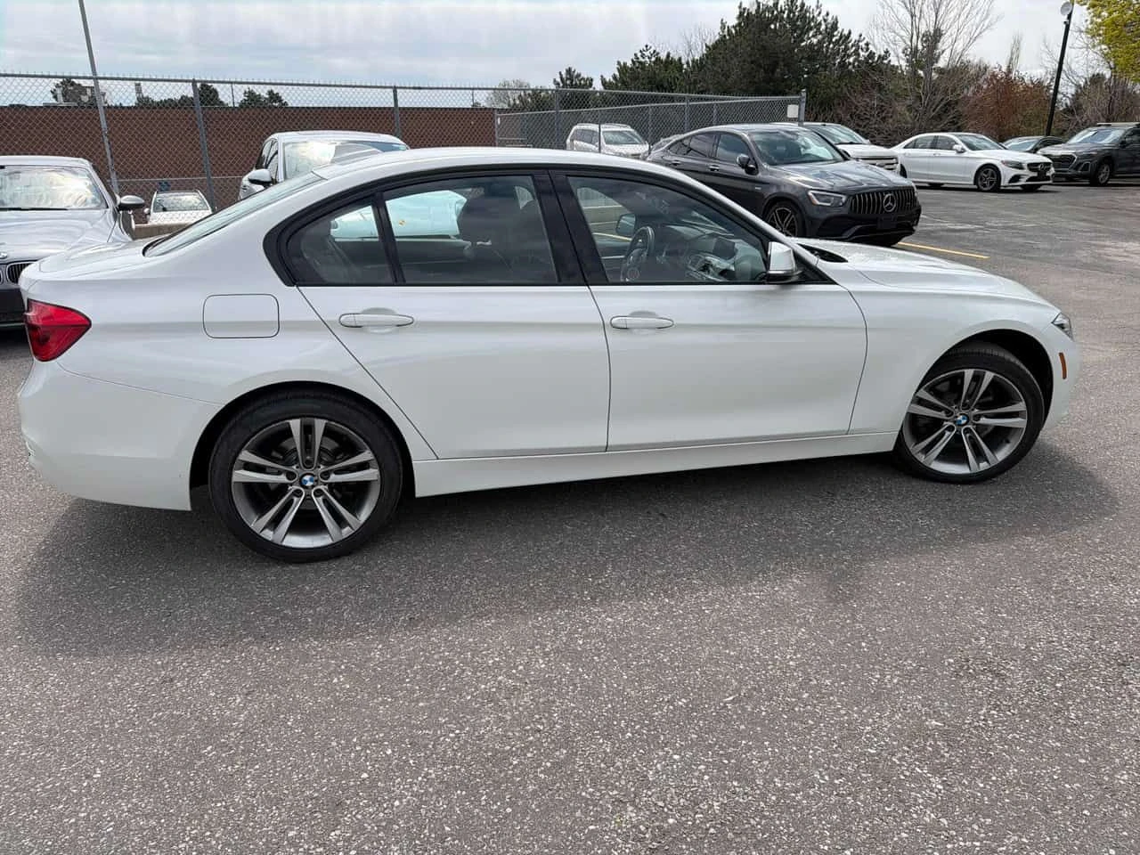 BMW 330 i xDrive/ПОДГРЕВИ/БЕЗ ИНЦИДЕНТИ, снимка 3 - Автомобили и джипове - 54384635