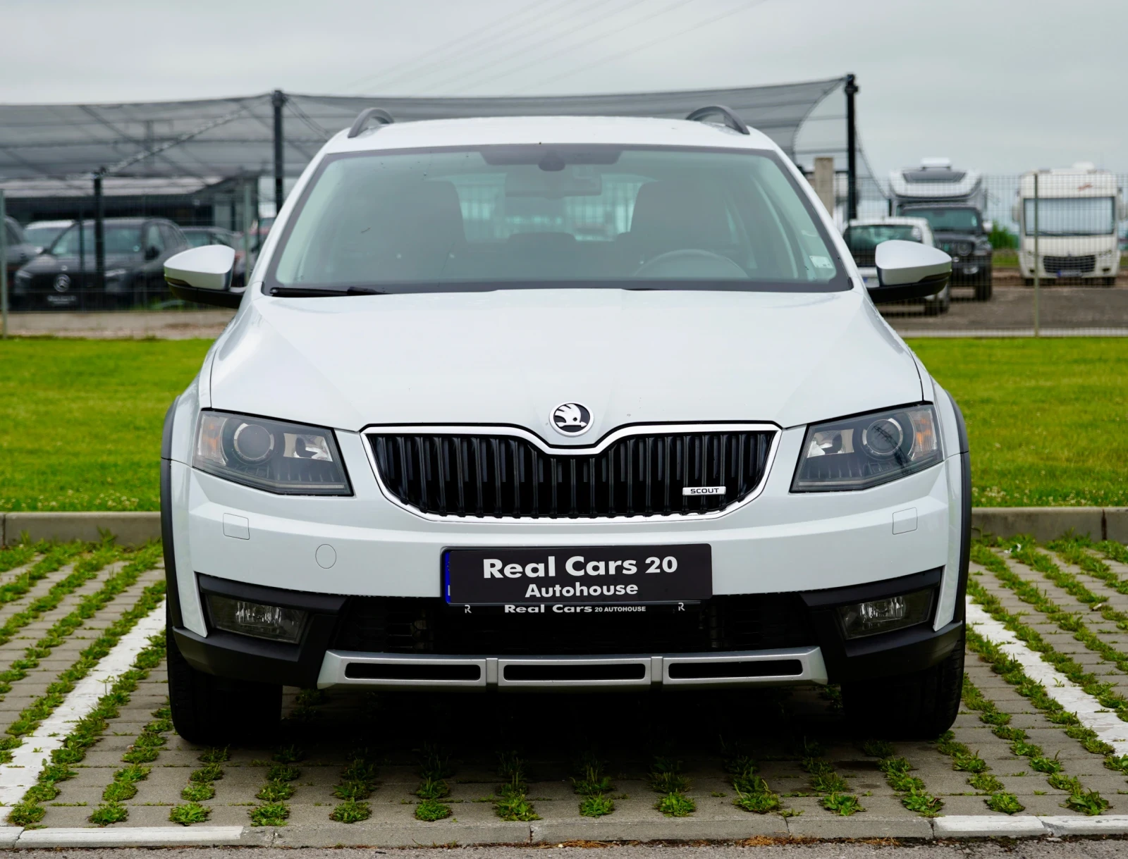 Skoda Octavia SCOUT* 4x4* DSG* РЕГИСТРИРАНА* CARPLAY* , снимка 2 - Автомобили и джипове - 55022630