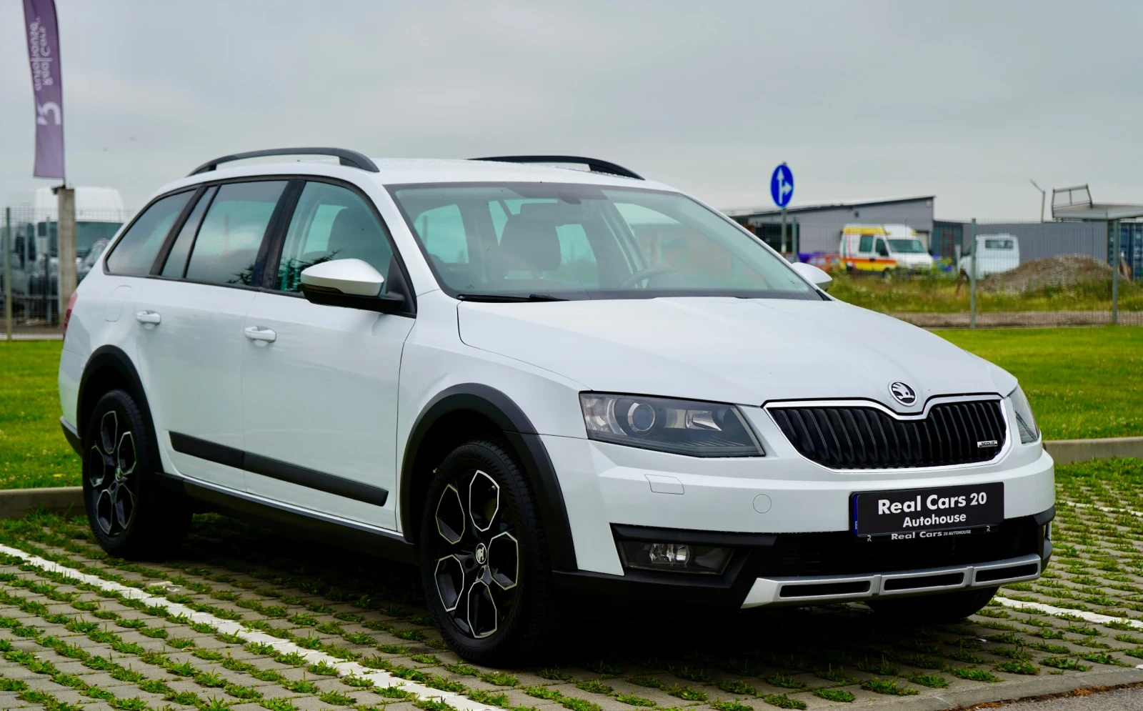 Skoda Octavia SCOUT* 4x4* DSG* РЕГИСТРИРАНА* CARPLAY* , снимка 3 - Автомобили и джипове - 55022630