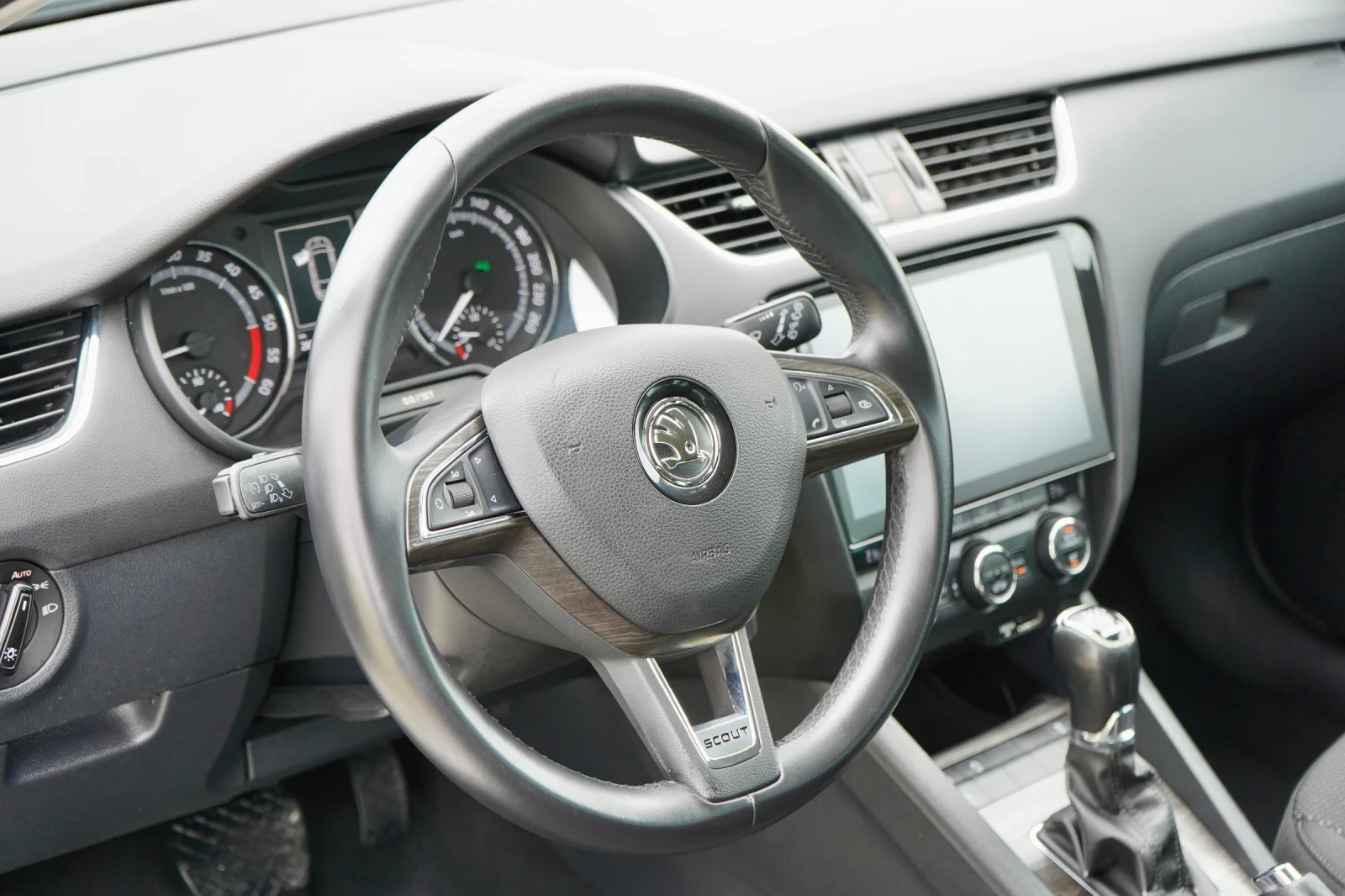 Skoda Octavia SCOUT* 4x4* DSG* РЕГИСТРИРАНА* CARPLAY* , снимка 7 - Автомобили и джипове - 55022630