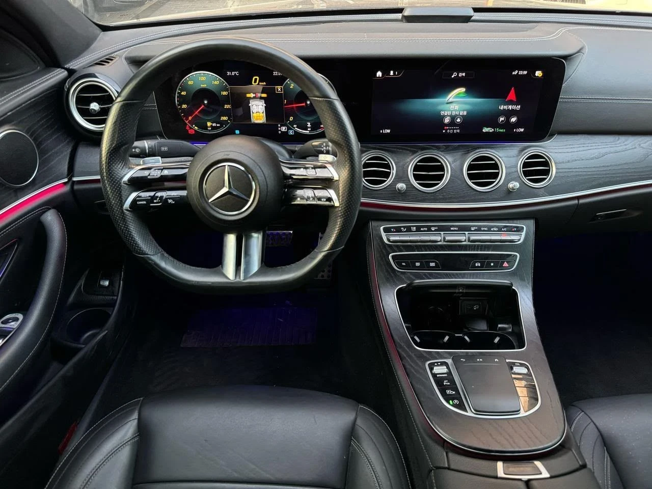 Mercedes-Benz E 220, снимка 8 - Автомобили и джипове - 55692715