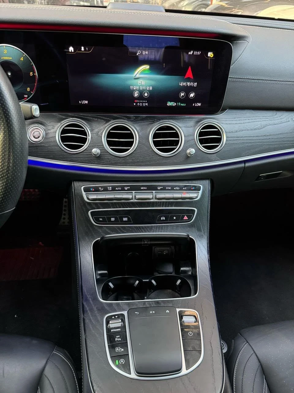 Mercedes-Benz E 220, снимка 6 - Автомобили и джипове - 55692715